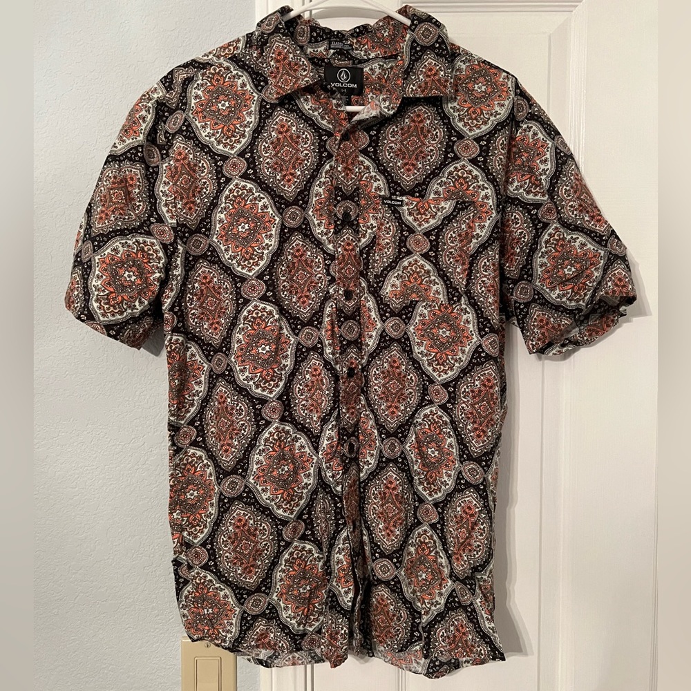 Volcom paisley button up size large